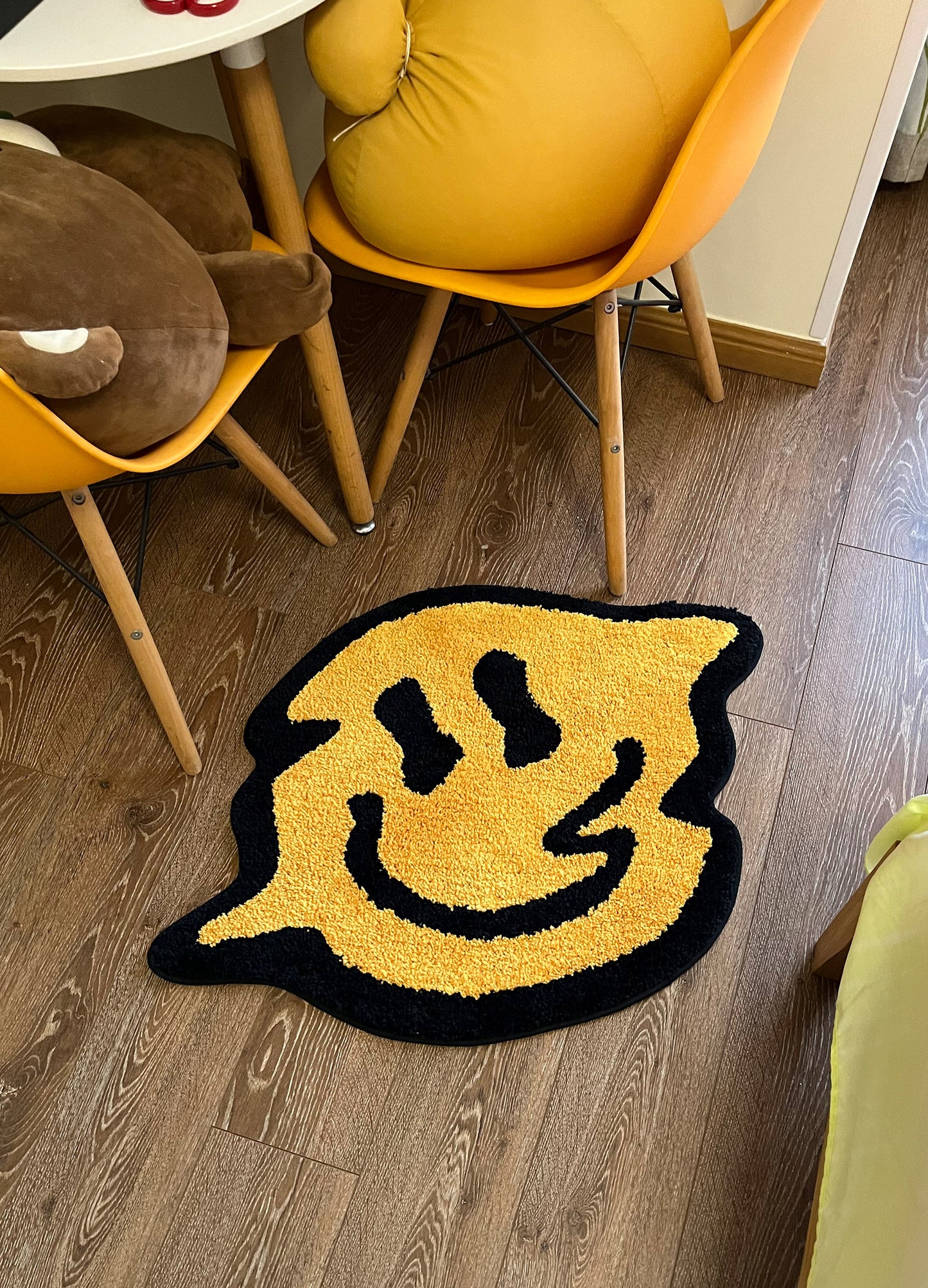 Melting smily rug